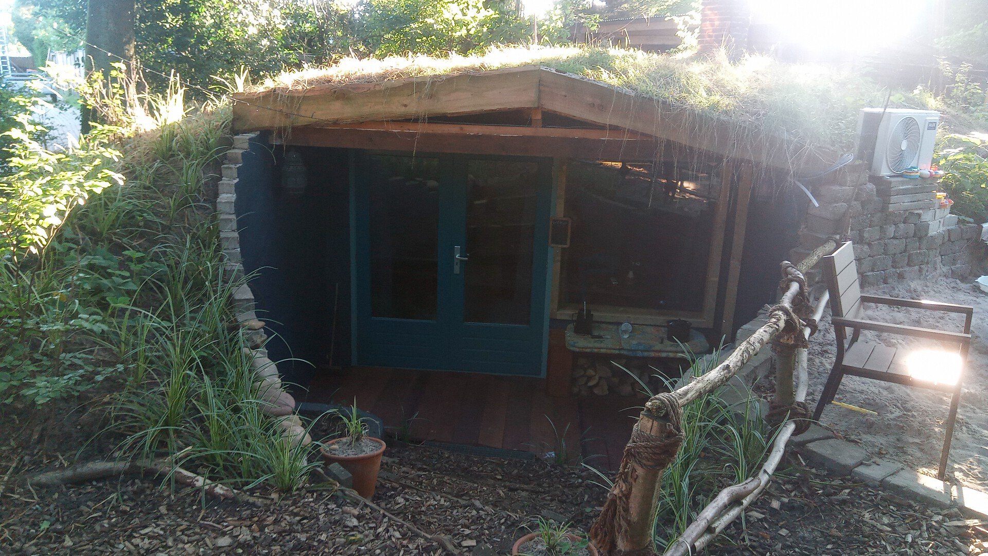 hobbit house in het bos van alle gemakken voorzien